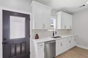 5034 Mallow St, Houston, TX 77033 - Photo 7
