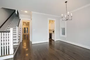 907 E 25th St, Houston, TX 77009 - Photo 5