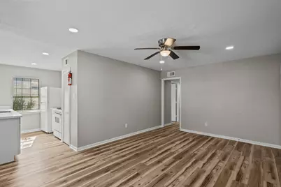 1927 Avenue M 1/2 #9, Galveston, TX 77550 - Photo 5