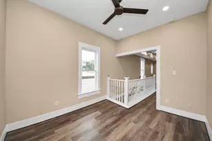 223 W Main St, La Porte, TX 77571 - Photo 5