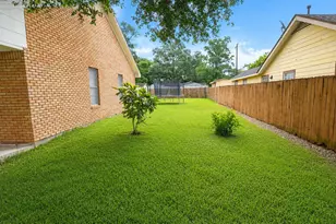 1211 Alamo St, Rosenberg, TX 77471 - Photo 5