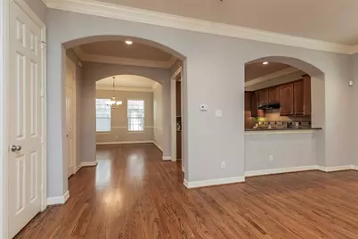 10126 Holly Chase Drive, Houston, TX 77042 - Photo 11