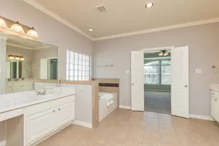 10126 Holly Chase Dr, Houston, TX 77042 - Photo 31