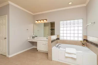 10126 Holly Chase Drive, Houston, TX 77042 - Photo 29