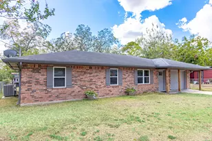 912 N Ave G, Shiner, TX 77984 - Photo 25