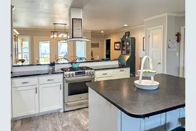 912 N Avenue G, Shiner, TX 77984 - Photo 3