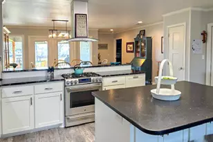 912 N Ave G, Shiner, TX 77984 - Photo 3