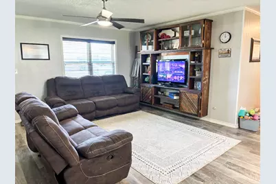 912 N Avenue G, Shiner, TX 77984 - Photo 5