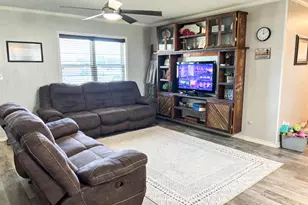 912 N Ave G, Shiner, TX 77984 - Photo 5