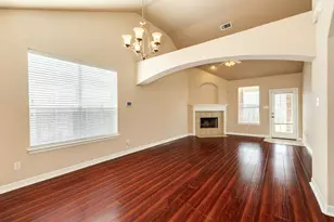 1025 Luke Dr, Alvin, TX 77511 - Photo 3