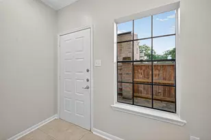 9850 Pagewood Ln, Houston, TX 77042 - Photo 7