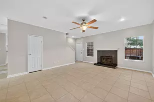 9850 Pagewood Ln, Houston, TX 77042 - Photo 11