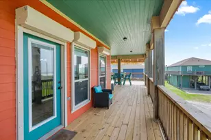 2757 Gulf View Ln, Crystal Beach, TX 77650 - Photo 7