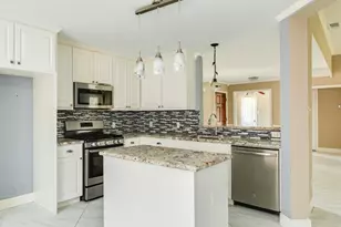 222 Colony Creek Dr, Dickinson, TX 77539 - Photo 11