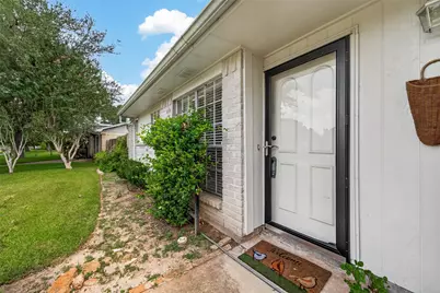 2811 Pheasant Creek Drive, Sugar Land, TX 77498 - Photo 5