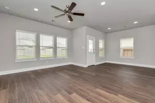 10638 Cascade Crk Dr, Rosharon, TX 77583 - Photo 3