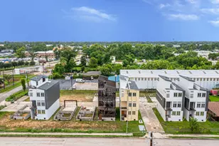 302 W Hamilton St, Houston, TX 77091 - Photo 9