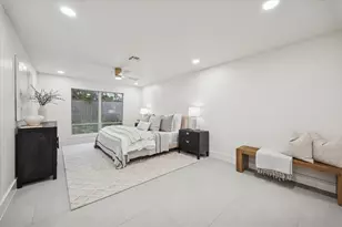 3210 Freshmeadows Dr, Houston, TX 77063 - Photo 15