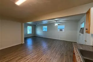 412 Snow Dr, West Columbia, TX 77486 - Photo 5