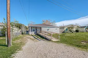 412 Snow Dr, West Columbia, TX 77486 - Photo 1