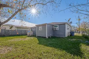 412 Snow Dr, West Columbia, TX 77486 - Photo 11