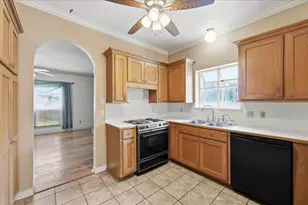 1515 N 26th St, Nederland, TX 77627 - Photo 9