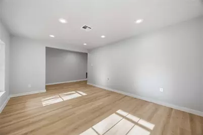 12006 Ashcroft Drive, Houston, TX 77035 - Photo 7