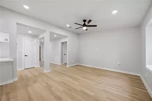 12006 Ashcroft Dr, Houston, TX 77035 - Photo 11