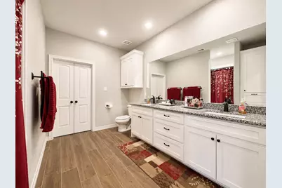319 Yorktown Avenue, Clute, TX 77531 - Photo 17