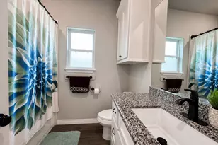 319 Yorktown Ave, Clute, TX 77531 - Photo 9