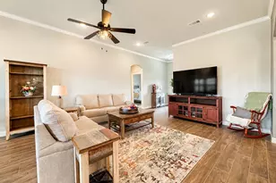 319 Yorktown Ave, Clute, TX 77531 - Photo 5