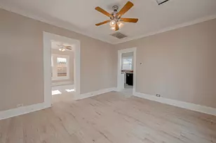 1110 E 24th St, Houston, TX 77009 - Photo 5