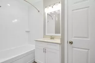 2222 Maroneal St, Houston, TX 77030 - Photo 9