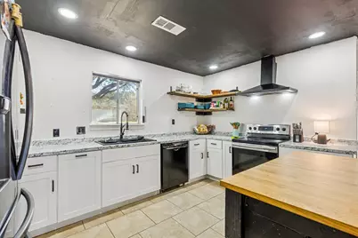 1202 Green Briar Drive, Huntsville, TX 77340 - Photo 7