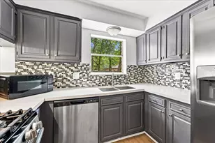 44 S Waxberry Rd, The Woodlands, TX 77381 - Photo 15