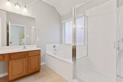 14 N Queenscliff Circle, The Woodlands, TX 77382 - Photo 9