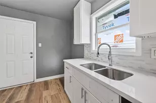 1420 E 34th St, Houston, TX 77022 - Photo 9