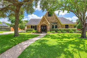 1603 White Wing Cir, Friendswood, TX 77546 - Photo 1
