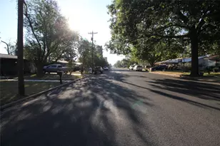 327 W Mulberry St, Fredericksburg, TX 78624 - Photo 25