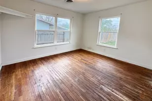 327 W Mulberry St, Fredericksburg, TX 78624 - Photo 11