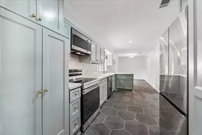 2203 Bron Holly Drive, Houston, TX 77018 - Photo 5