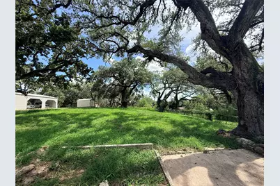 911 Moss Lane, Cuero, TX 77954 - Photo 3