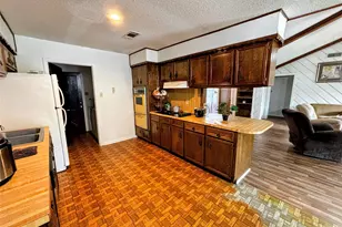 214 Mills Dr, Livingston, TX 77351 - Photo 13