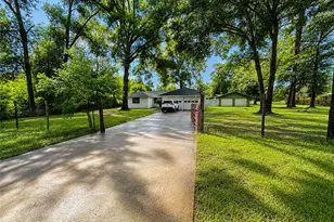 214 Mills Dr, Livingston, TX 77351 - Photo 1