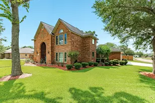 52 Chesswood Ct, Lake Jackson, TX 77566 - Photo 3