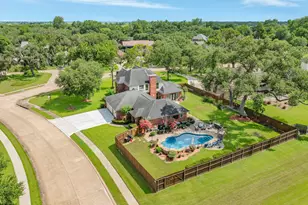 52 Chesswood Ct, Lake Jackson, TX 77566 - Photo 1