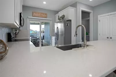 985 B Gulf Road, Crystal Beach, TX 77650 - Photo 9