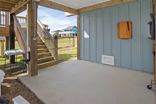 985b Gulf Rd, Crystal Beach, TX 77650 - Photo 37