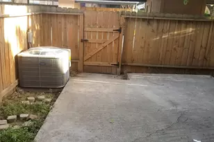 7700 Creekbend Dr, Houston, TX 77071 - Photo 11