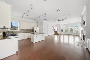 2111 Beall St, Houston, TX 77008 - Photo 11